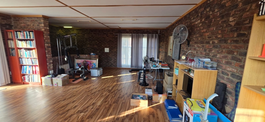 5 Bedroom Property for Sale in Wilkoppies North West